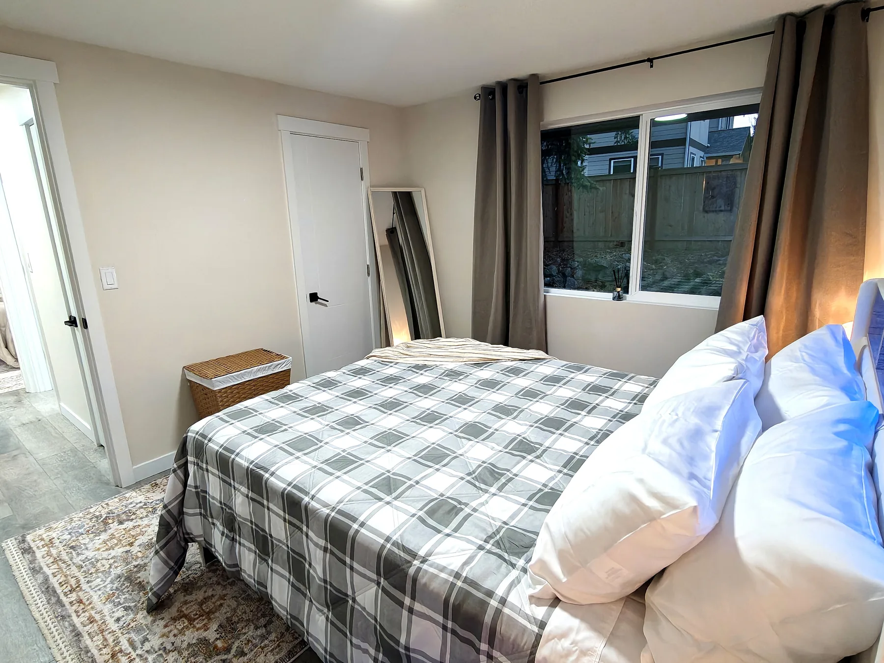 Aleksons furnished rental photo 24
