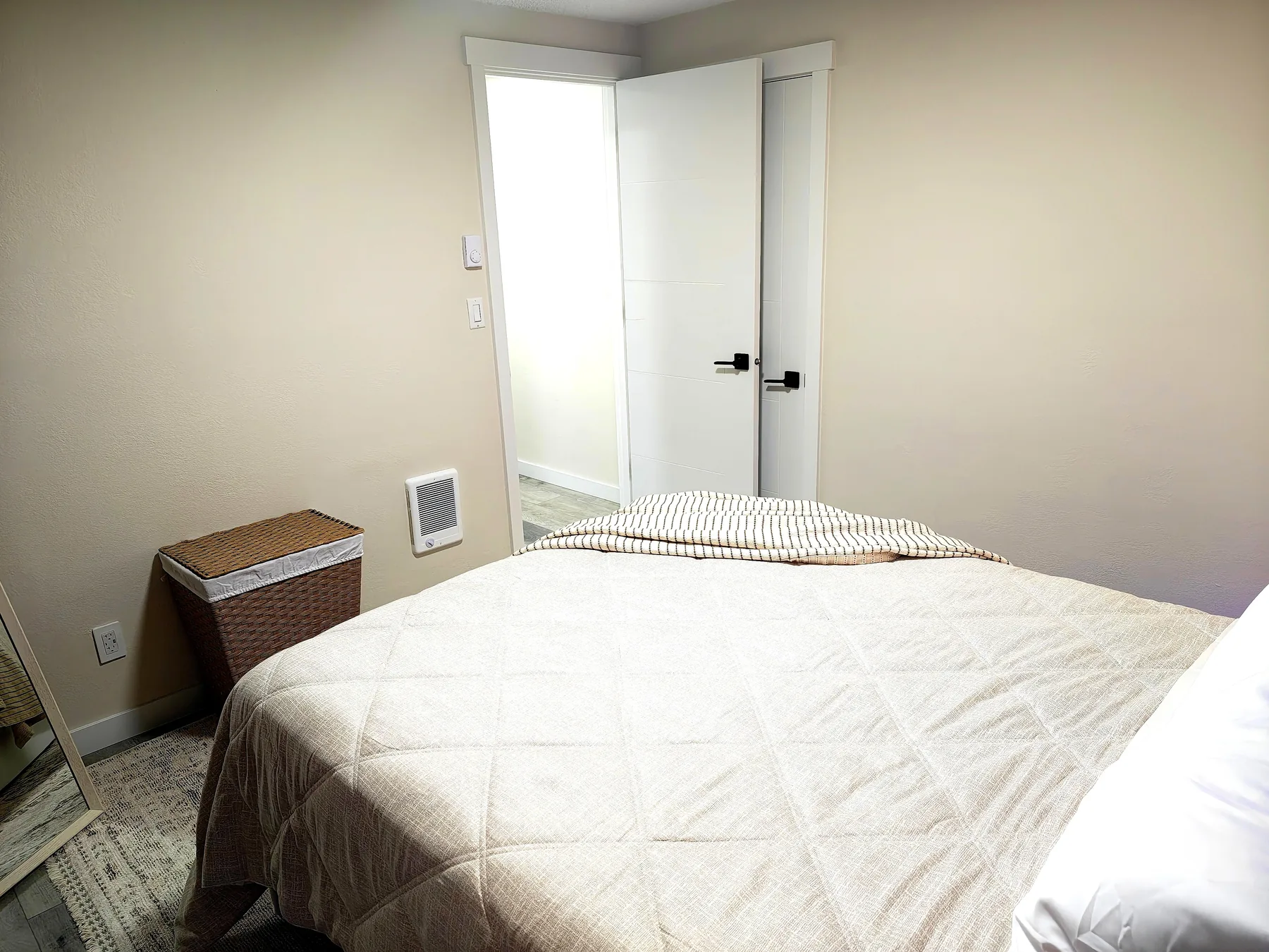Aleksons furnished rental photo 27